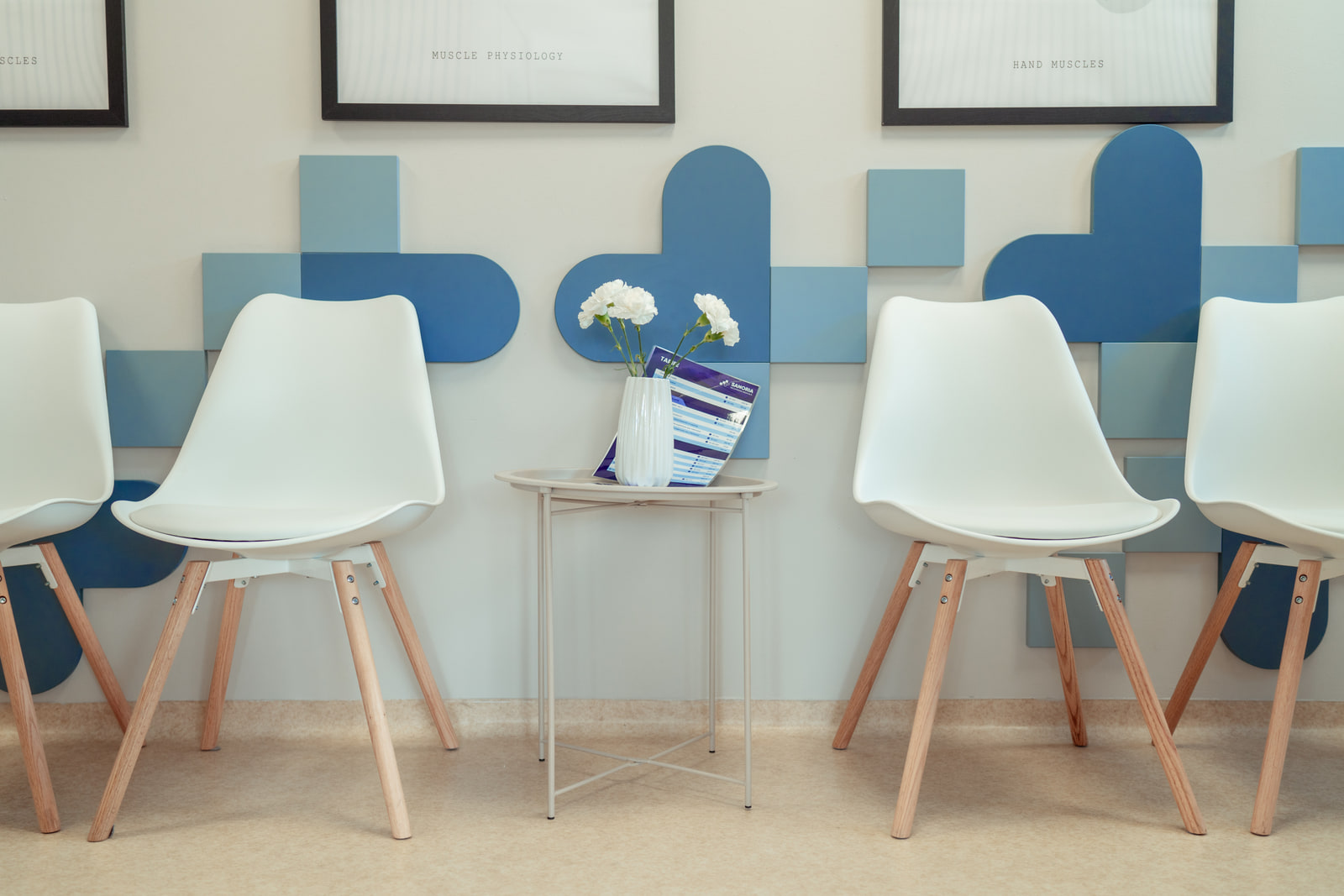 Design interior premium cu lemn și LED la Sanoria Medical